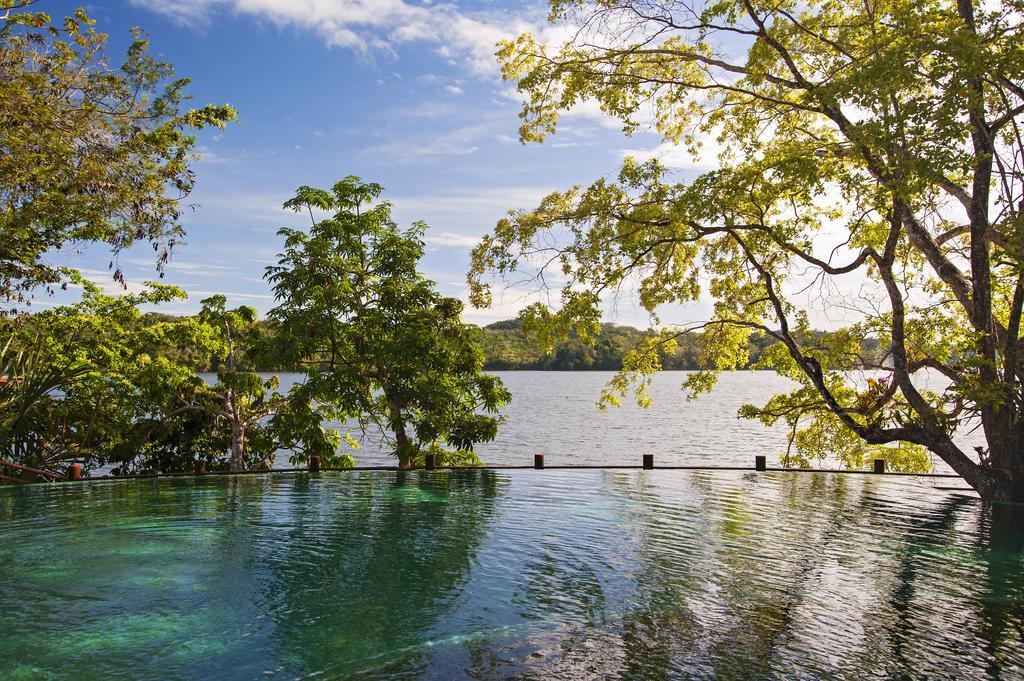 Las Lagunas Boutique Hotel Flores Bagian luar foto
