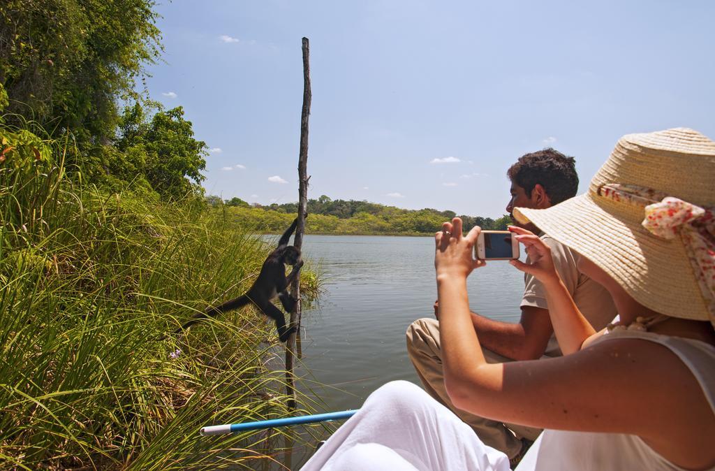 Las Lagunas Boutique Hotel Flores Bagian luar foto