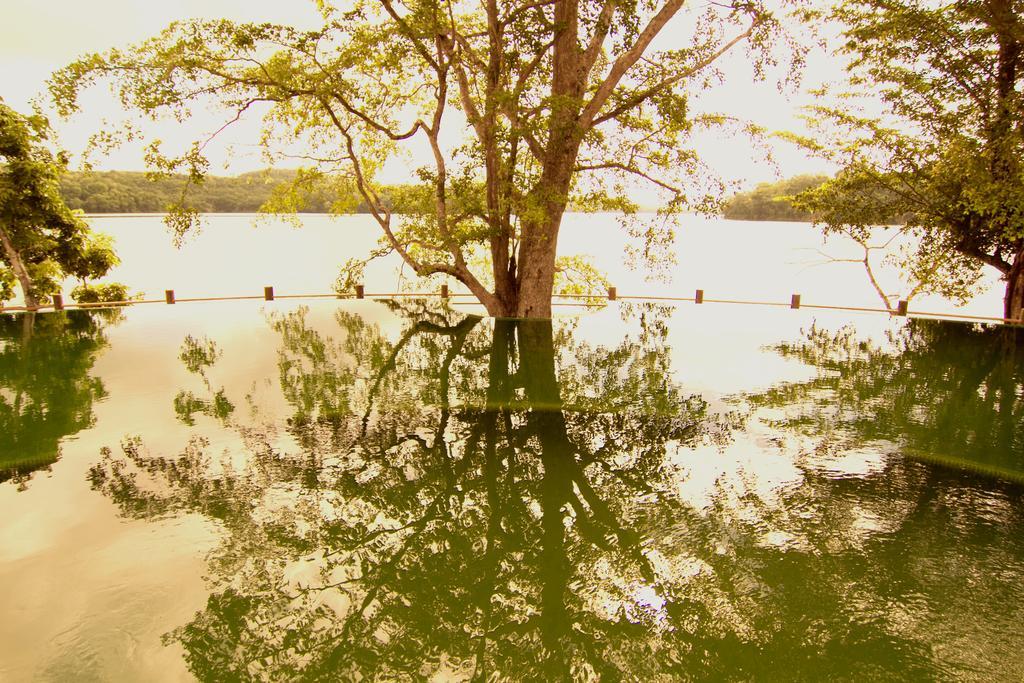 Las Lagunas Boutique Hotel Flores Bagian luar foto