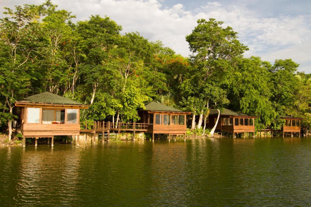 Las Lagunas Boutique Hotel Flores Bagian luar foto