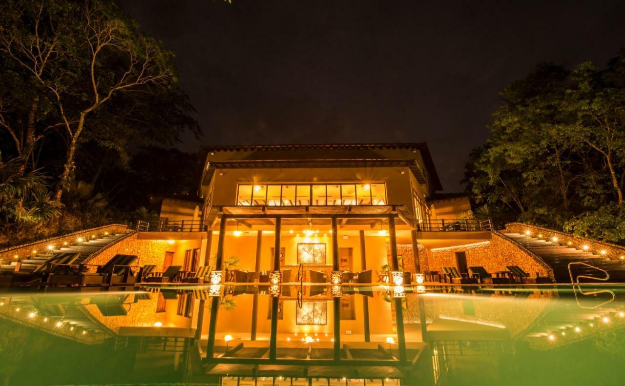 Las Lagunas Boutique Hotel Flores Bagian luar foto