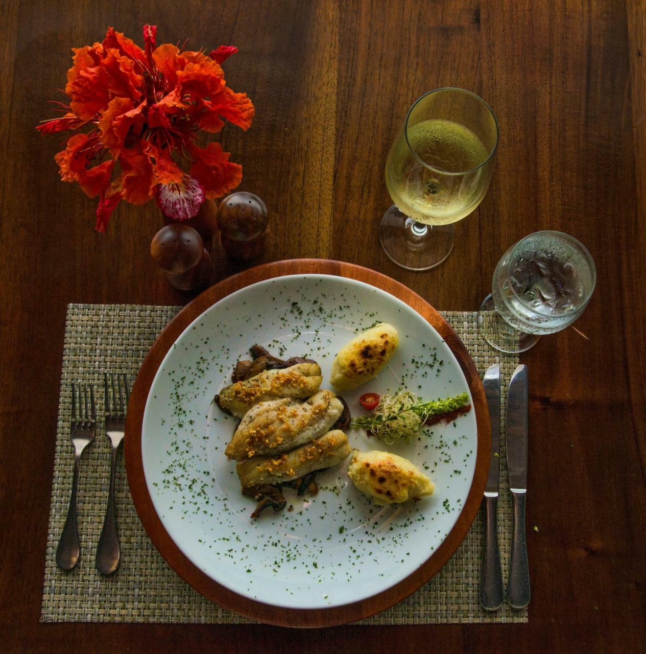 Las Lagunas Boutique Hotel Flores Bagian luar foto