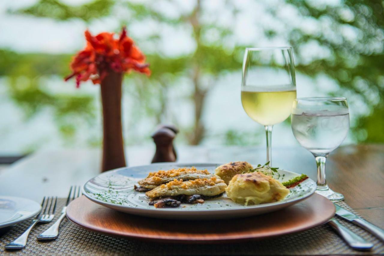 Las Lagunas Boutique Hotel Flores Bagian luar foto